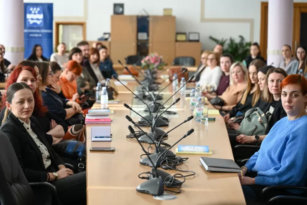Djeca pod pritiskom suvremenih izazova: Potrebna jača suradnja roditelja i struke