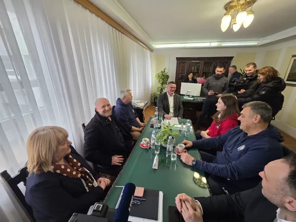 Prijem kod župana Marušića za mladu Brođanku Barbaru Tolić– zlato s Mediteranskog prvenstva stiglo u Slavonski Brod