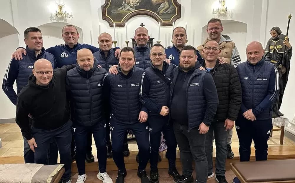 Nogometni veterani općine Sibinj iznenadili su svog člana svećenika