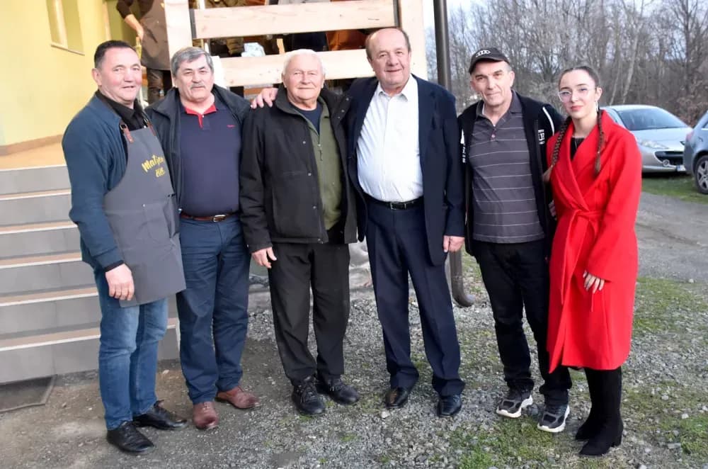 Bivši državni inspektor cestovnog prometa Mata Benakić proslavio 75.rođendan - pjevali mu Đenka, Štef i Satir