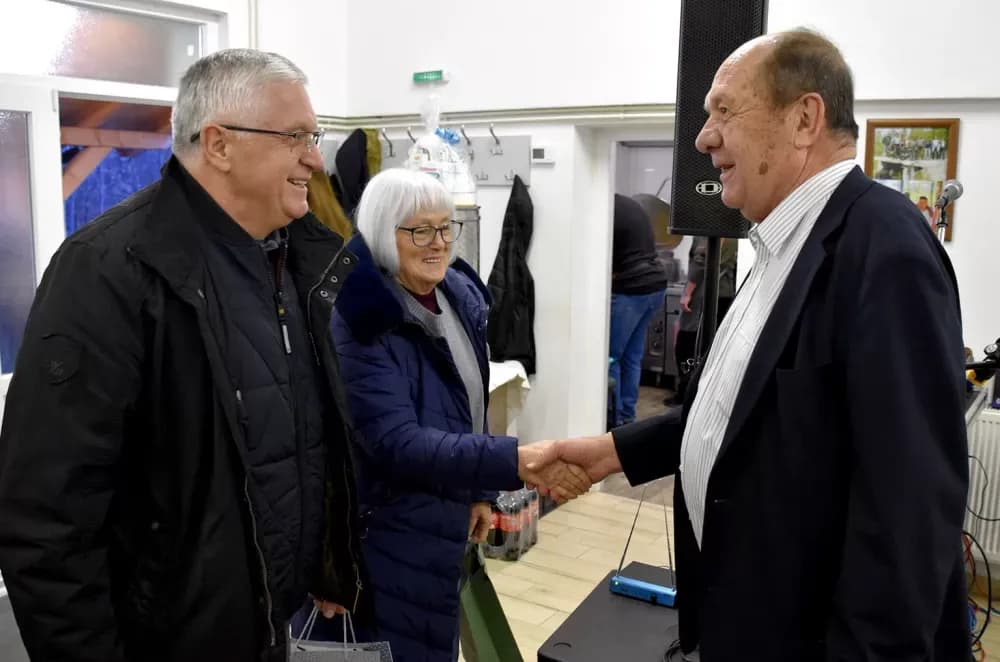 Bivši državni inspektor cestovnog prometa Mata Benakić proslavio 75.rođendan - pjevali mu Đenka, Štef i Satir