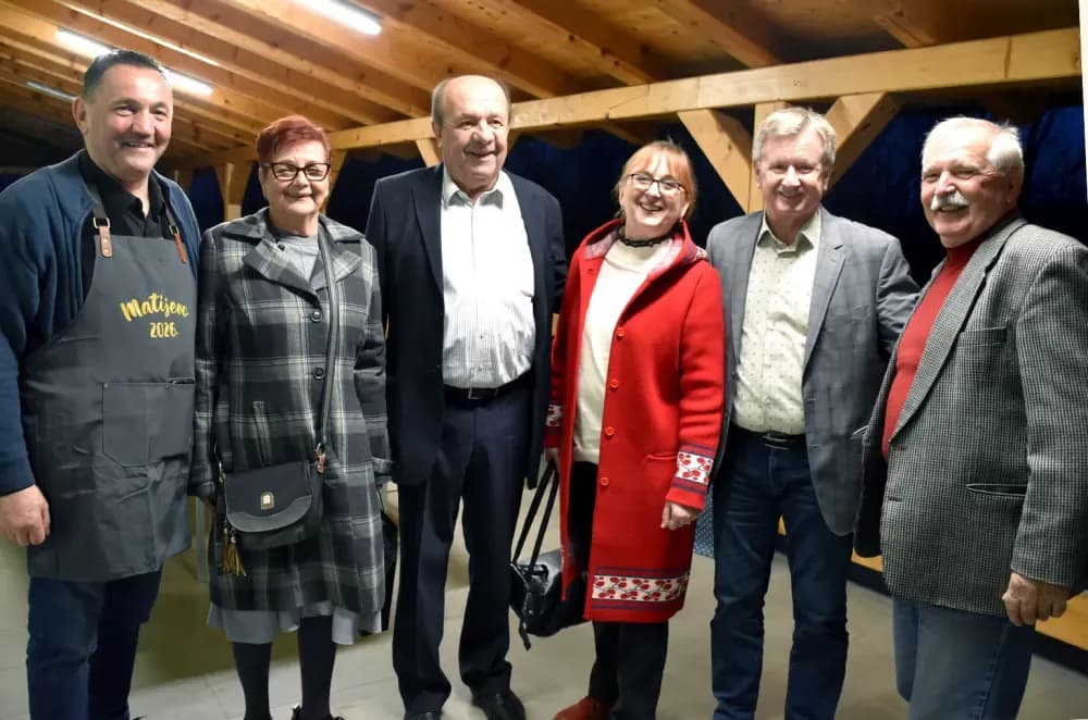 Bivši državni inspektor cestovnog prometa Mata Benakić proslavio 75.rođendan - pjevali mu Đenka, Štef i Satir