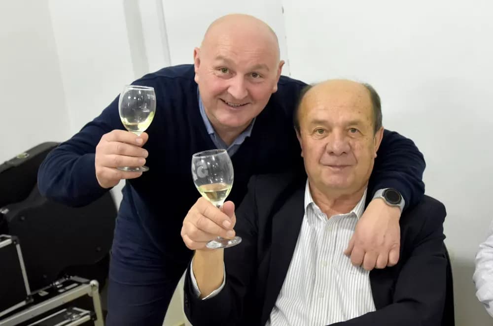 Bivši državni inspektor cestovnog prometa Mata Benakić proslavio 75.rođendan - pjevali mu Đenka, Štef i Satir