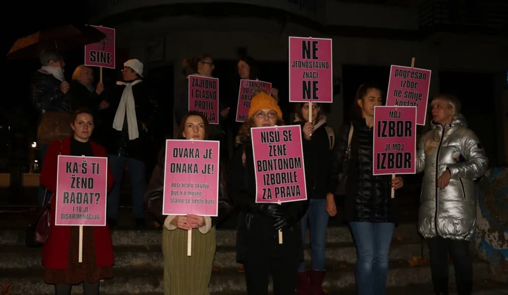 Noćni marš na Korzu povodom Međunarodnog dana borbe protiv nasilja nad ženama