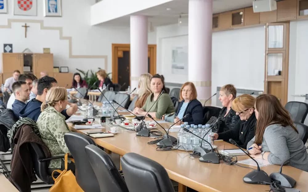 Ravnatelji osnovnih škola na sastanku u Županijskoj upravi; evo o čemu su razgovarali