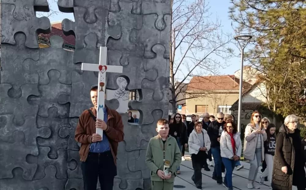 U Slavonskom Brodu održan Križni put za nerođene