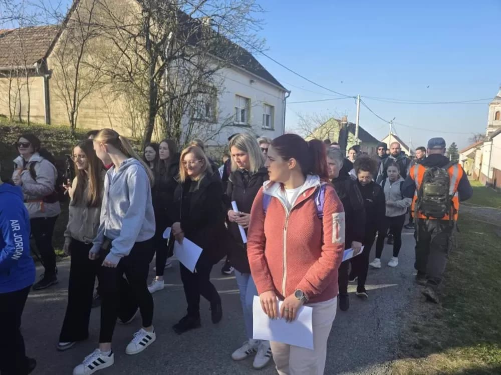 Odvoračka sela u zajedništvu i molitvi: Održan prvi Odvorački planinarski križni put