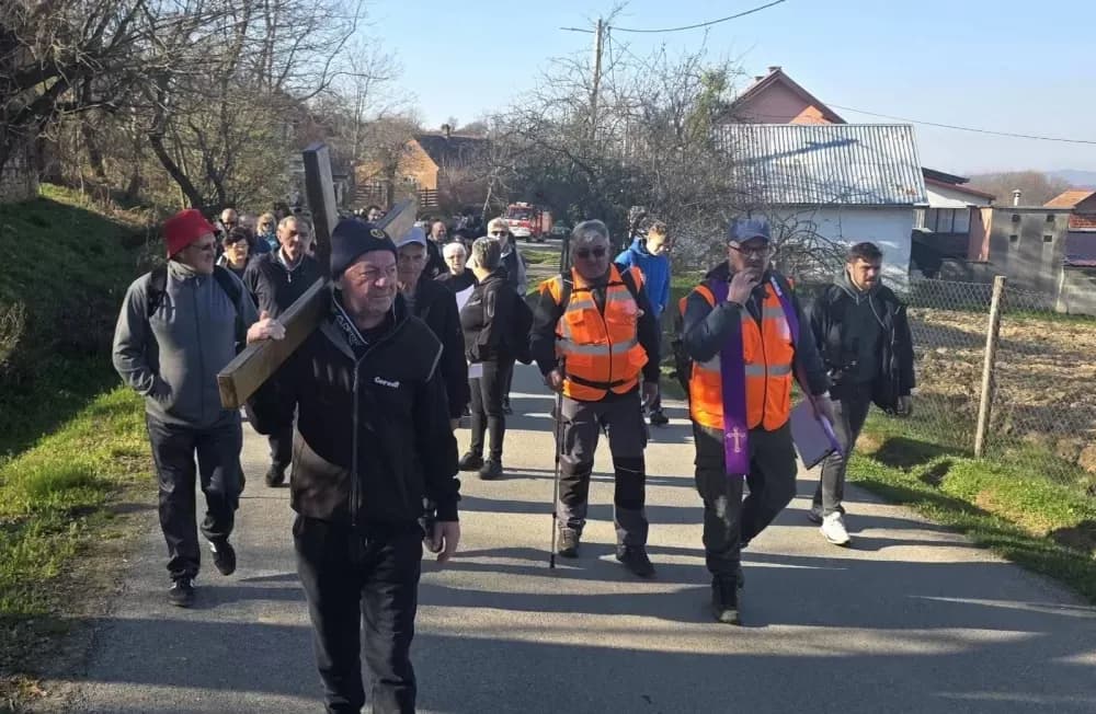 Odvoračka sela u zajedništvu i molitvi: Održan prvi Odvorački planinarski križni put