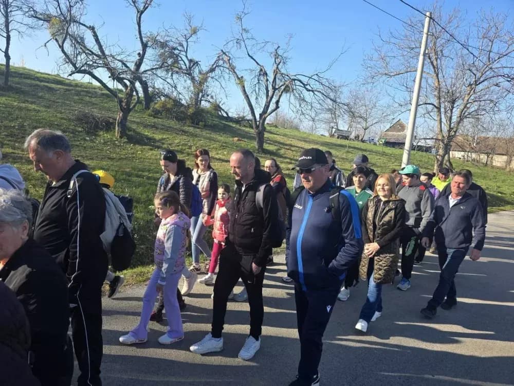 Odvoračka sela u zajedništvu i molitvi: Održan prvi Odvorački planinarski križni put