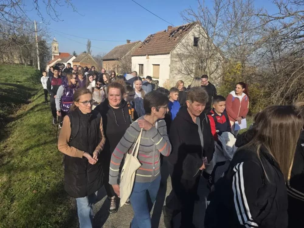 Odvoračka sela u zajedništvu i molitvi: Održan prvi Odvorački planinarski križni put