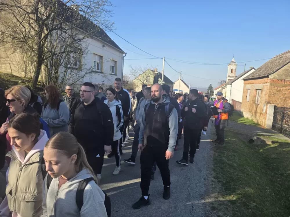 Odvoračka sela u zajedništvu i molitvi: Održan prvi Odvorački planinarski križni put