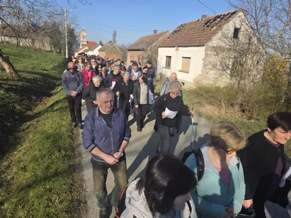 Odvoračka sela u zajedništvu i molitvi: Održan prvi Odvorački planinarski križni put