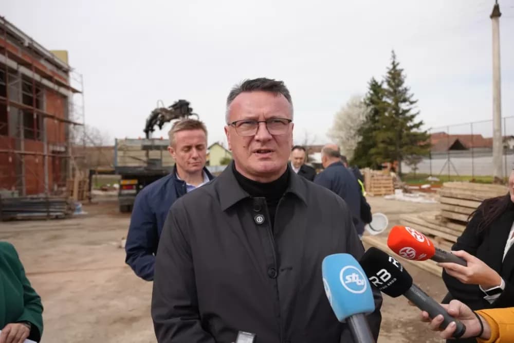 Župan Danijel Marušić na terenu u Sikirevcima: Dvorana napreduje brže od očekivanog
