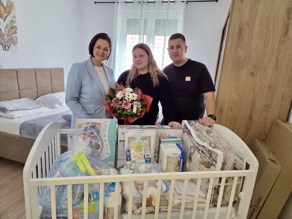 Nastavlja se mjera potpore: novi paketi za bebe u Slavonskom Brodu