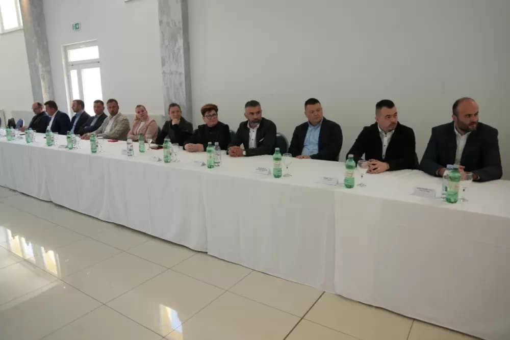 Slavonski Šamac okupio vodeće gospodarstvenike: Održana sjednica Gospodarskog vijeća uz fokus na razvoj i investicije