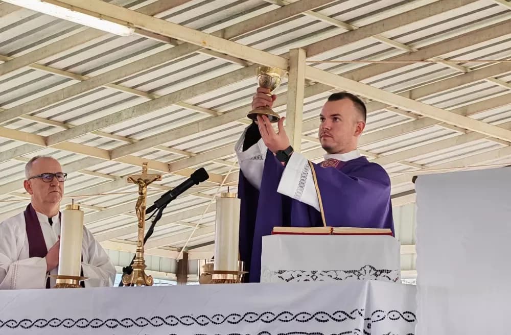 Više od 1500 mladih hodalo za Kristovim križem od Slavonskog Broda do Dragotine