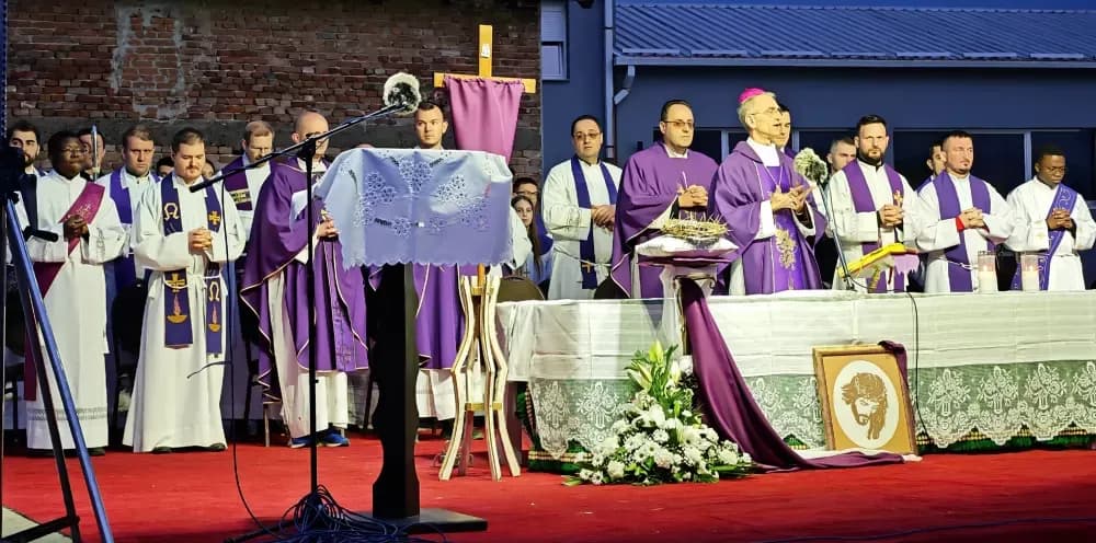 Više od 1500 mladih hodalo za Kristovim križem od Slavonskog Broda do Dragotine
