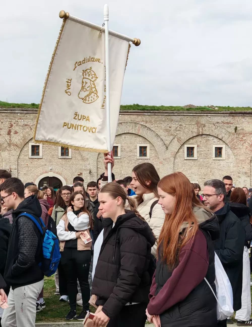 Više od 1500 mladih hodalo za Kristovim križem od Slavonskog Broda do Dragotine
