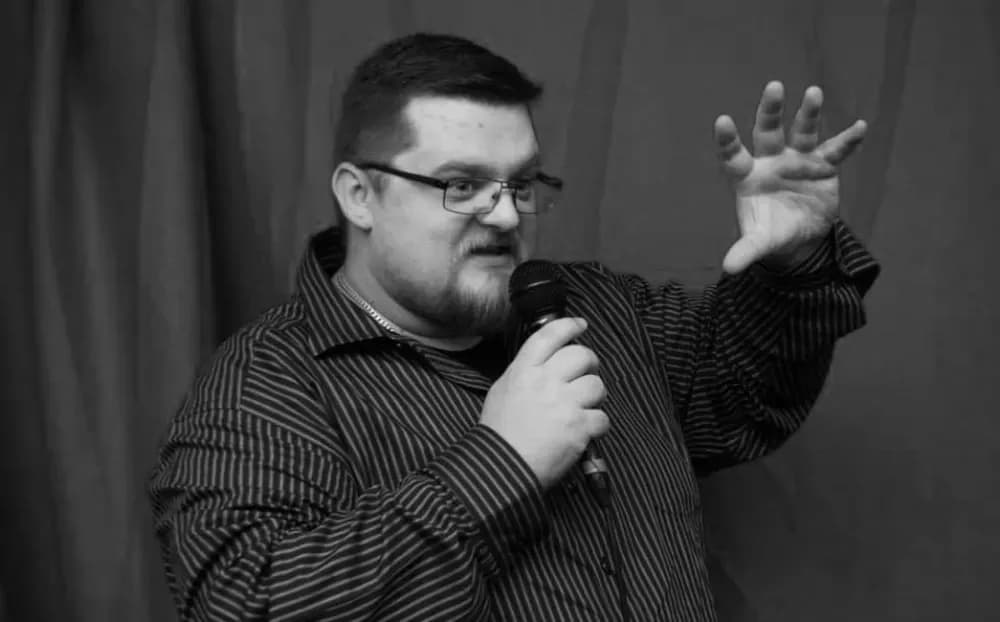 Stand-up scena ponovno se okuplja u čast Ivanu Prkačinu – dođite!