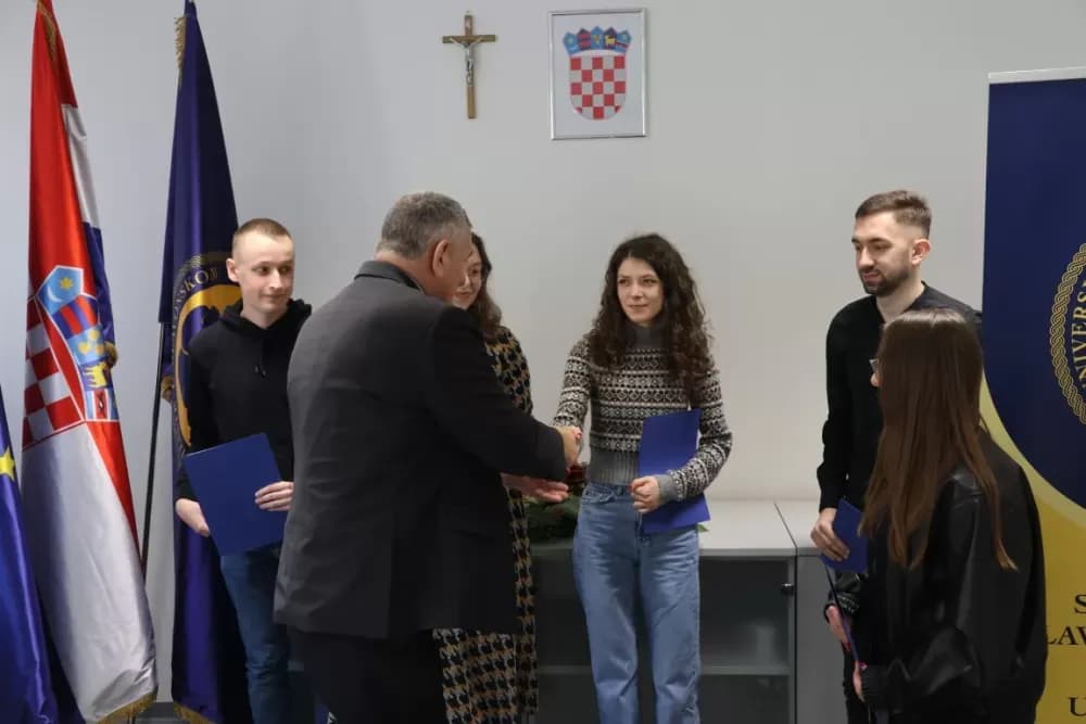 Sveučilište u Slavonskom Brodu uz svoje studente: Stipendije koje olakšavaju obiteljski i studentski život ali i liječenje