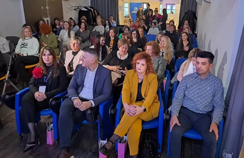 „Mreža žena – mreža uspjeha“ okupila obrtnice u Slavonskom Brodu