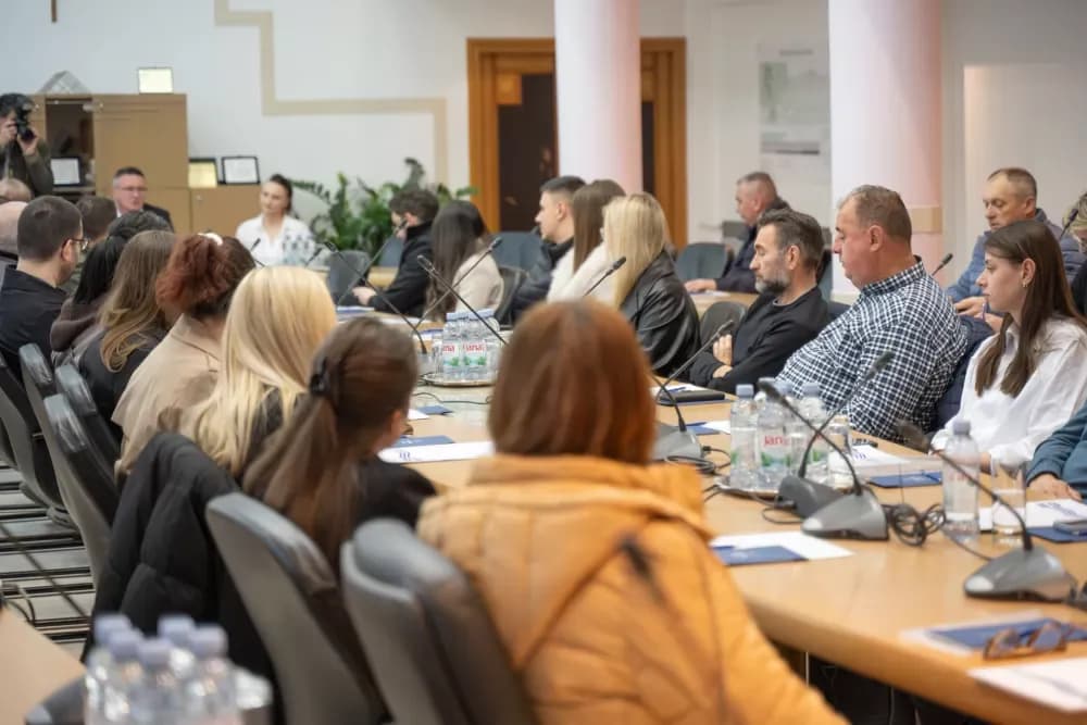 Župan Danijel Marušić potpisao ugovore s 40 novih stipendista.