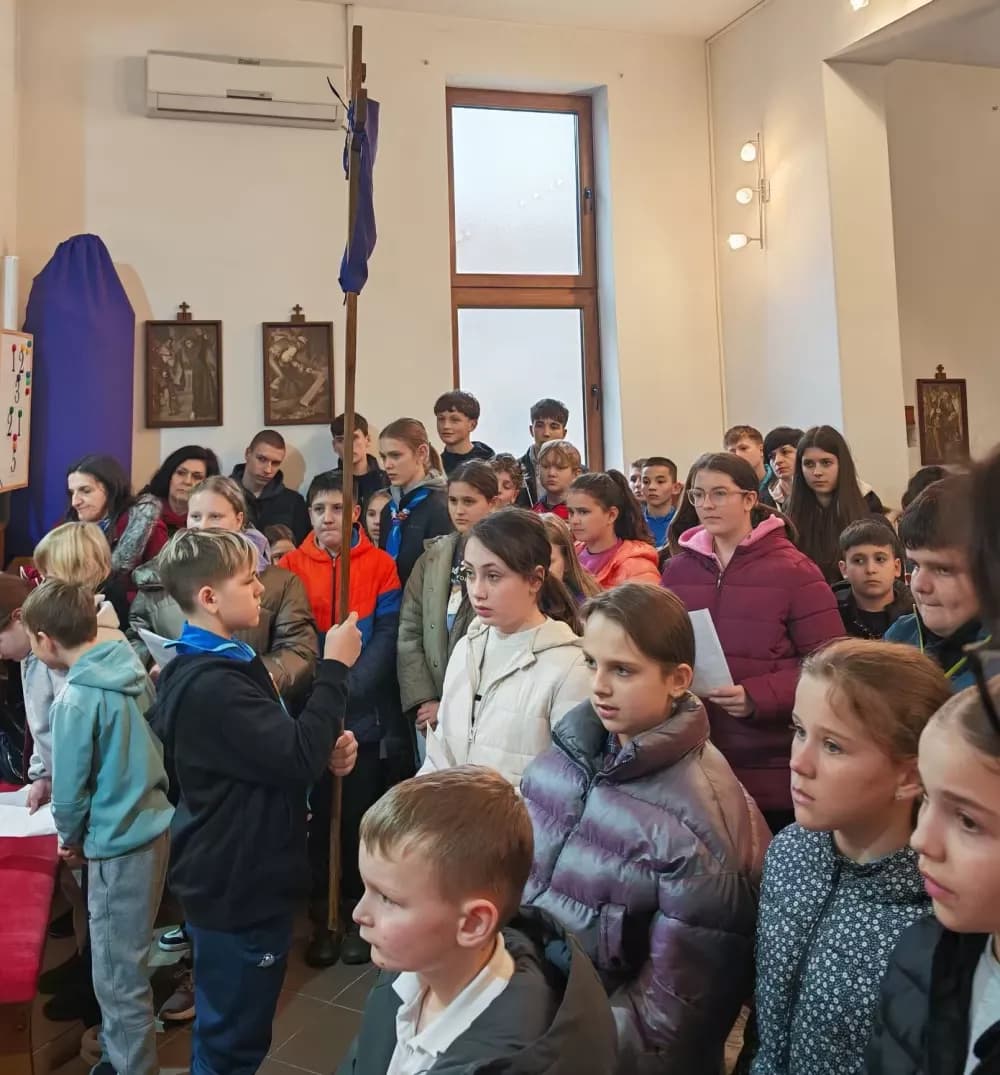 Dječja vjera jača od kiše: Križni put u Gromačniku predvodili najmlađi vjernici