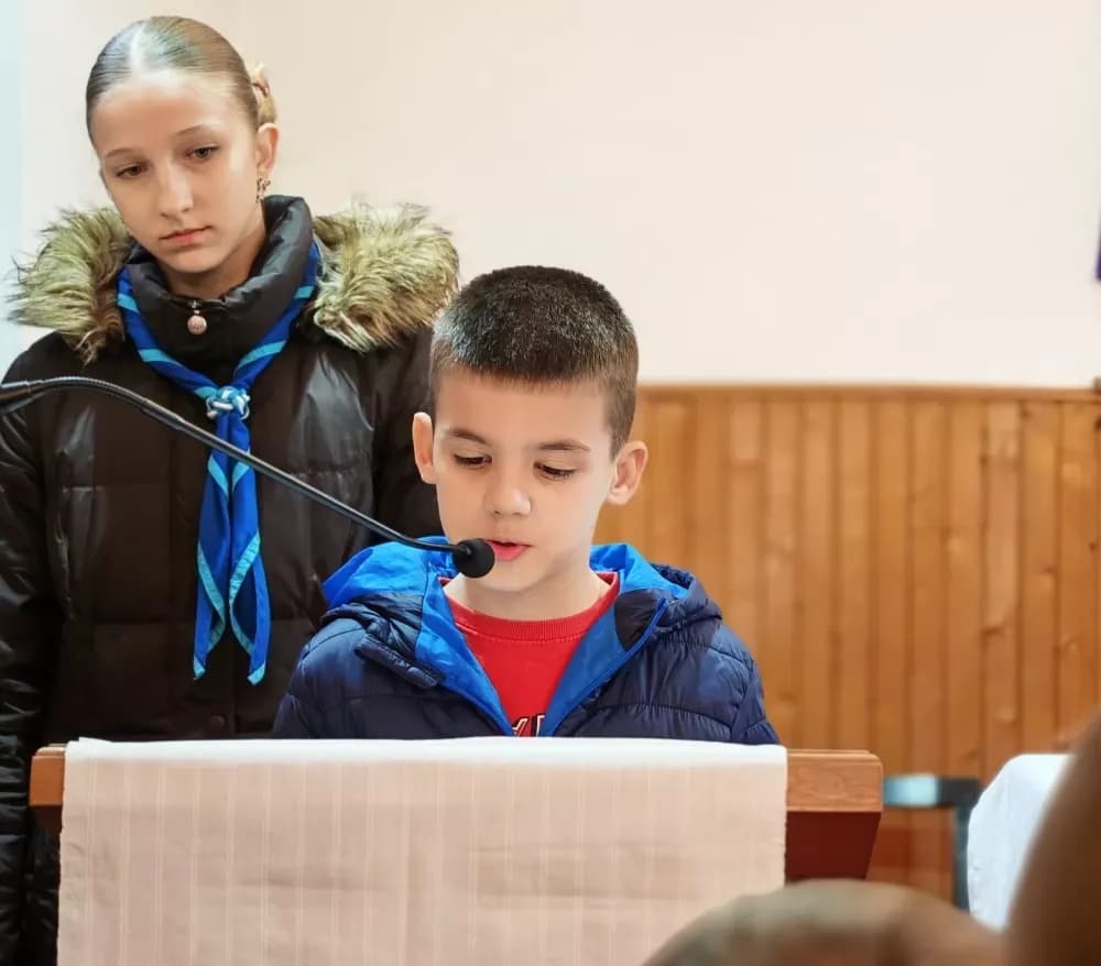 Dječja vjera jača od kiše: Križni put u Gromačniku predvodili najmlađi vjernici
