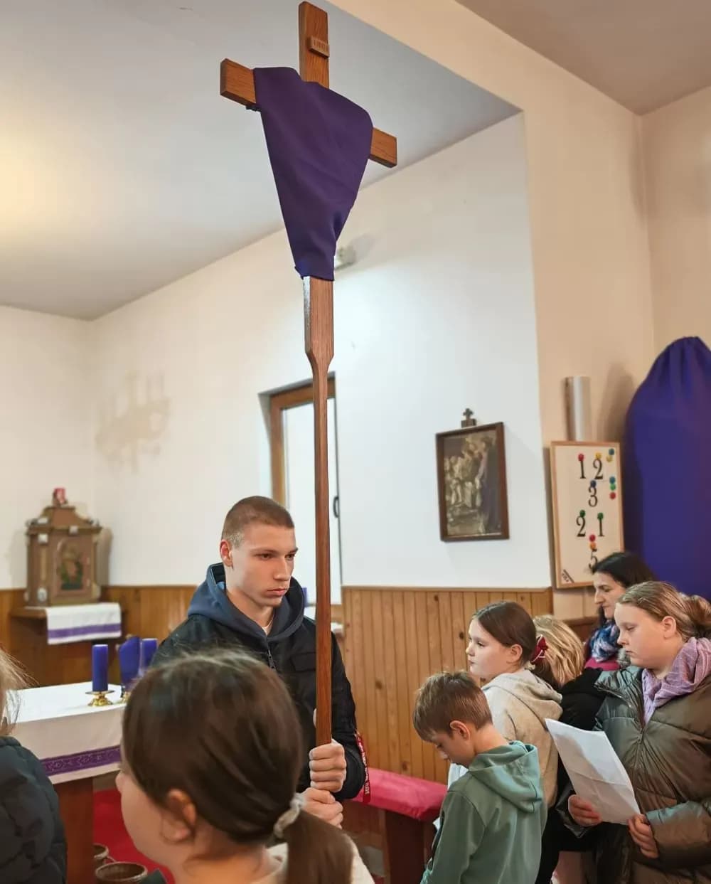 Dječja vjera jača od kiše: Križni put u Gromačniku predvodili najmlađi vjernici