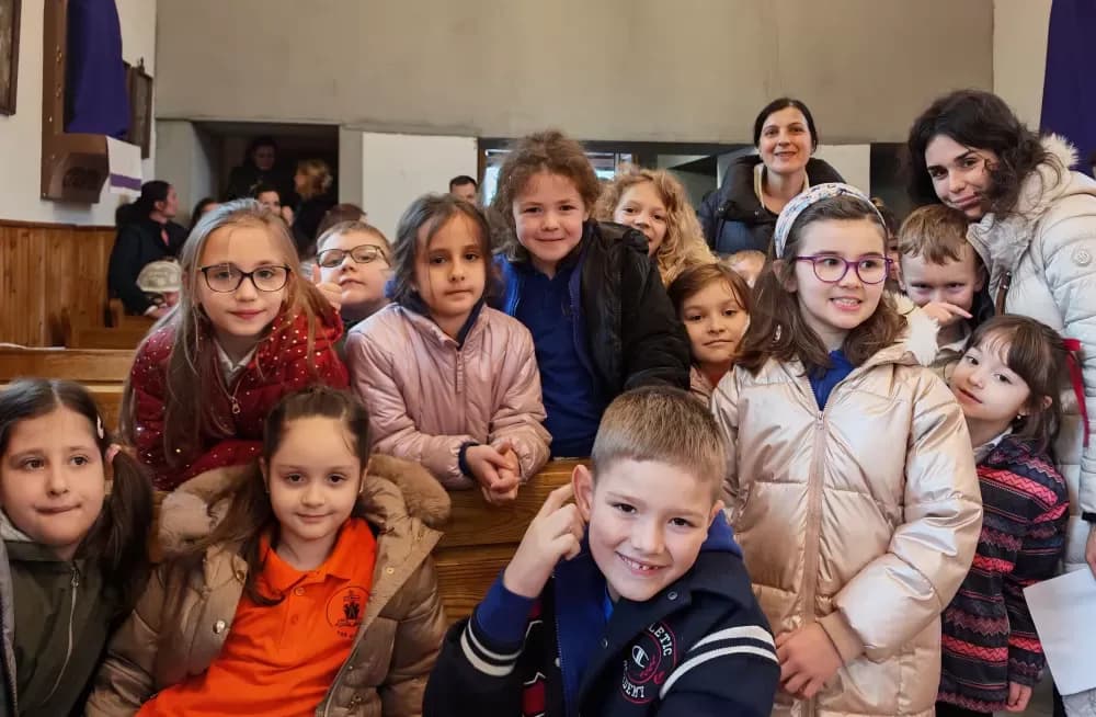 Dječja vjera jača od kiše: Križni put u Gromačniku predvodili najmlađi vjernici