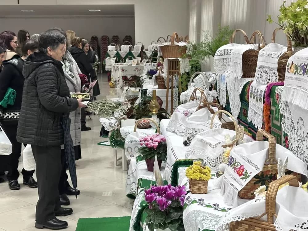 (FOTOGALERIJA) Korpice koje pričaju priču – Oprisavci u uskrsnom ruhu