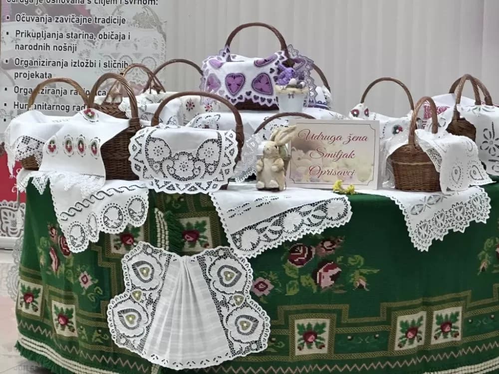 (FOTOGALERIJA) Korpice koje pričaju priču – Oprisavci u uskrsnom ruhu