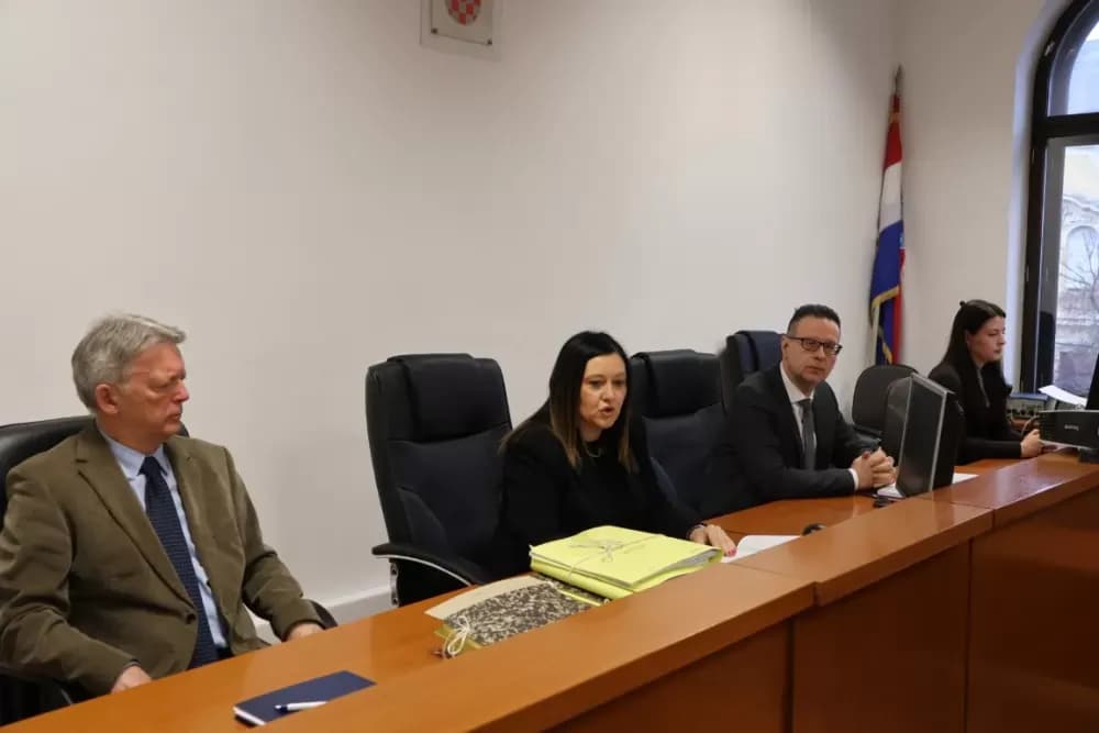 Bivši sudac Županijskog suda u Sl. Brodu Predrag Dragičević na optuženičkoj klupi - rasprava odgođena zbog spornog člana vijeća