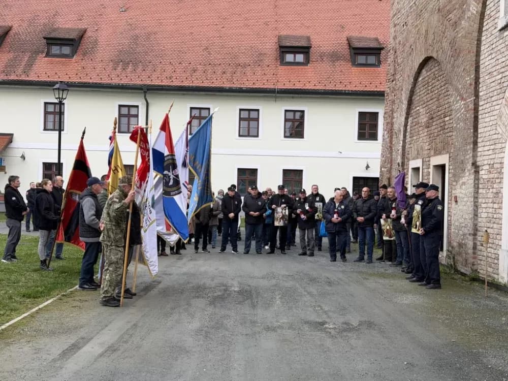 Križni put u Slavonskom Brodu: Branitelji, obitelji i građani u zajedničkoj molitvi