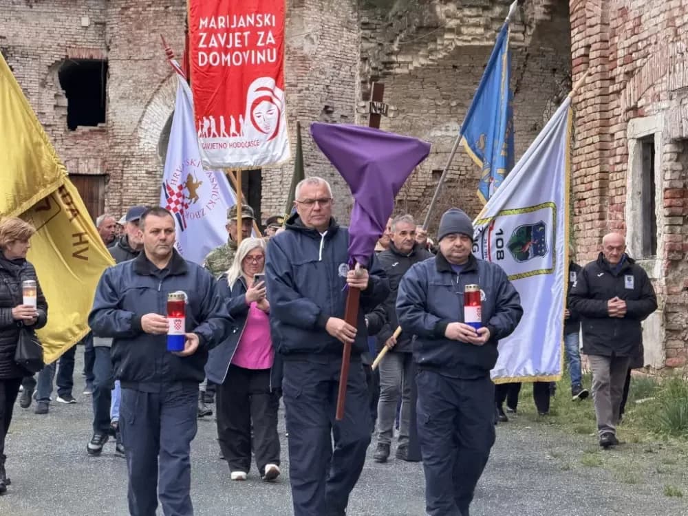 Križni put u Slavonskom Brodu: Branitelji, obitelji i građani u zajedničkoj molitvi