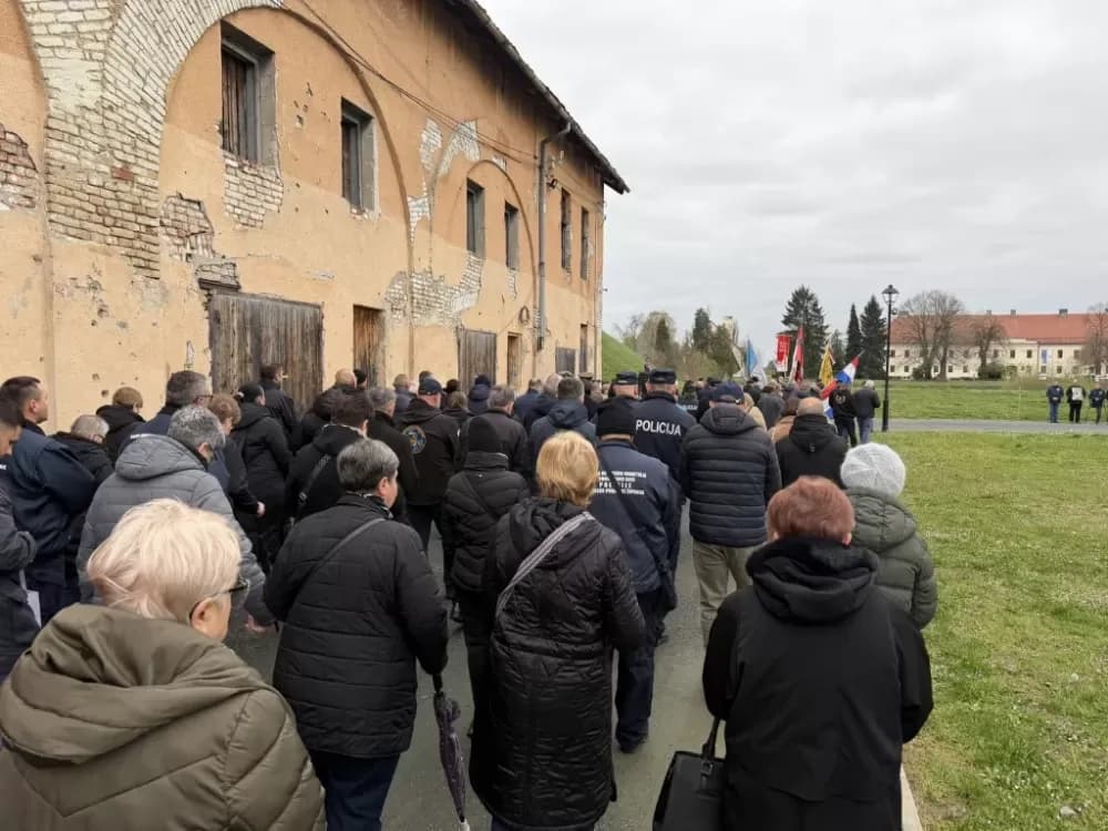 Križni put u Slavonskom Brodu: Branitelji, obitelji i građani u zajedničkoj molitvi