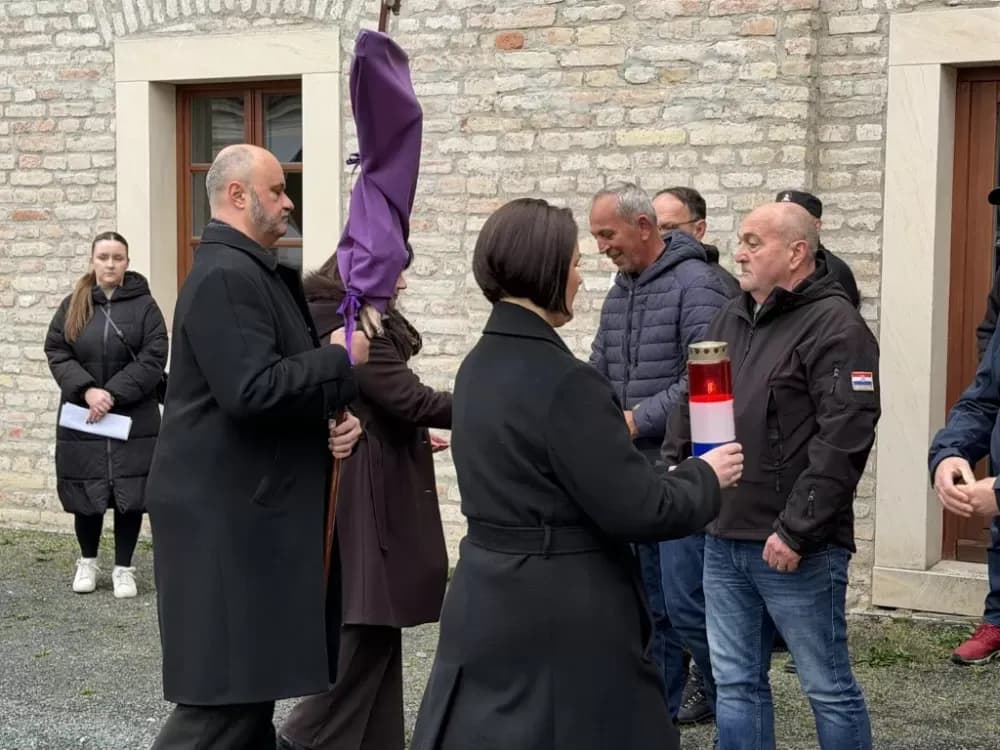 Križni put u Slavonskom Brodu: Branitelji, obitelji i građani u zajedničkoj molitvi