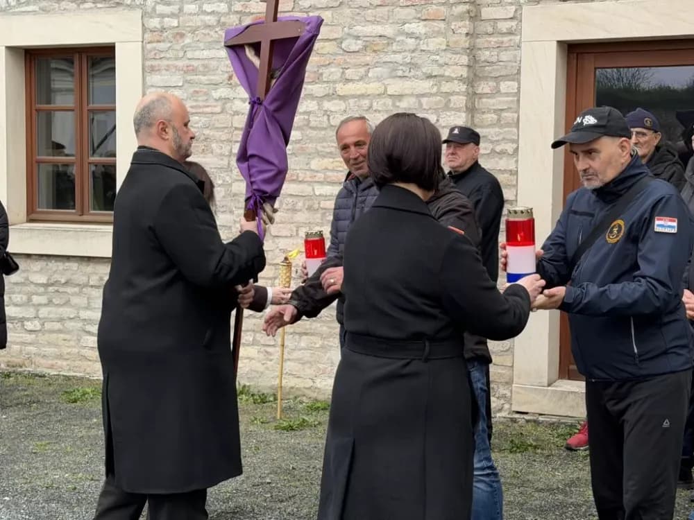 Križni put u Slavonskom Brodu: Branitelji, obitelji i građani u zajedničkoj molitvi