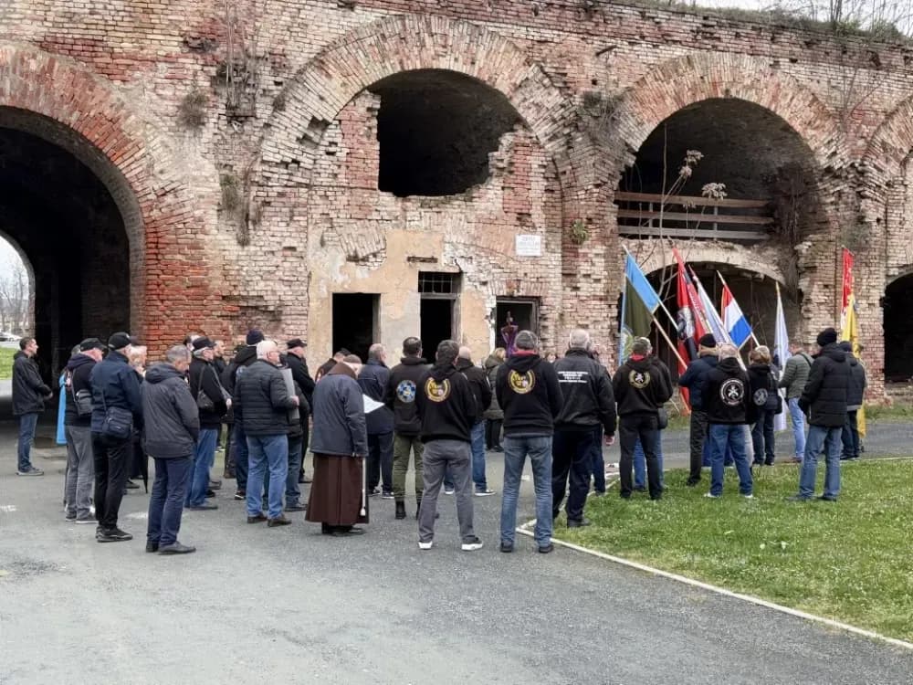 Križni put u Slavonskom Brodu: Branitelji, obitelji i građani u zajedničkoj molitvi