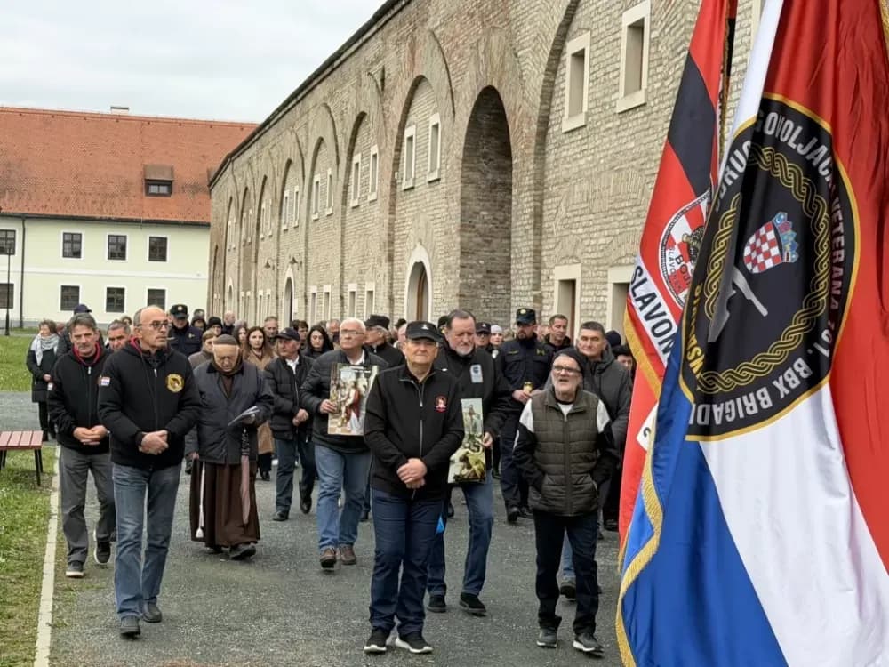 Križni put u Slavonskom Brodu: Branitelji, obitelji i građani u zajedničkoj molitvi