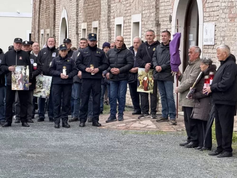 Križni put u Slavonskom Brodu: Branitelji, obitelji i građani u zajedničkoj molitvi