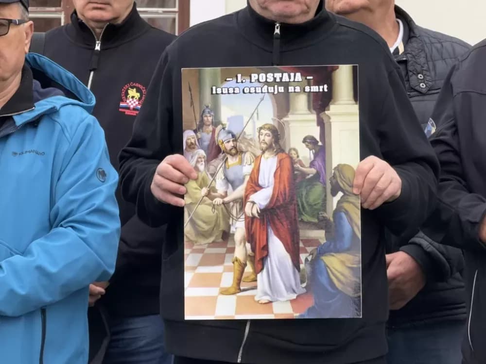 Križni put u Slavonskom Brodu: Branitelji, obitelji i građani u zajedničkoj molitvi