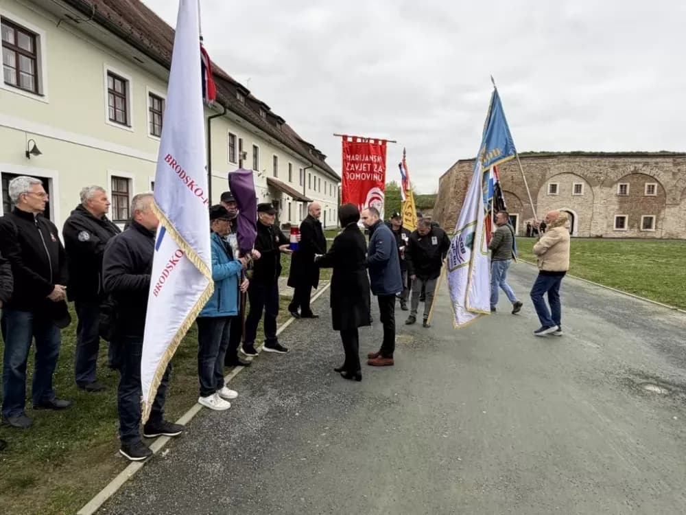 Križni put u Slavonskom Brodu: Branitelji, obitelji i građani u zajedničkoj molitvi