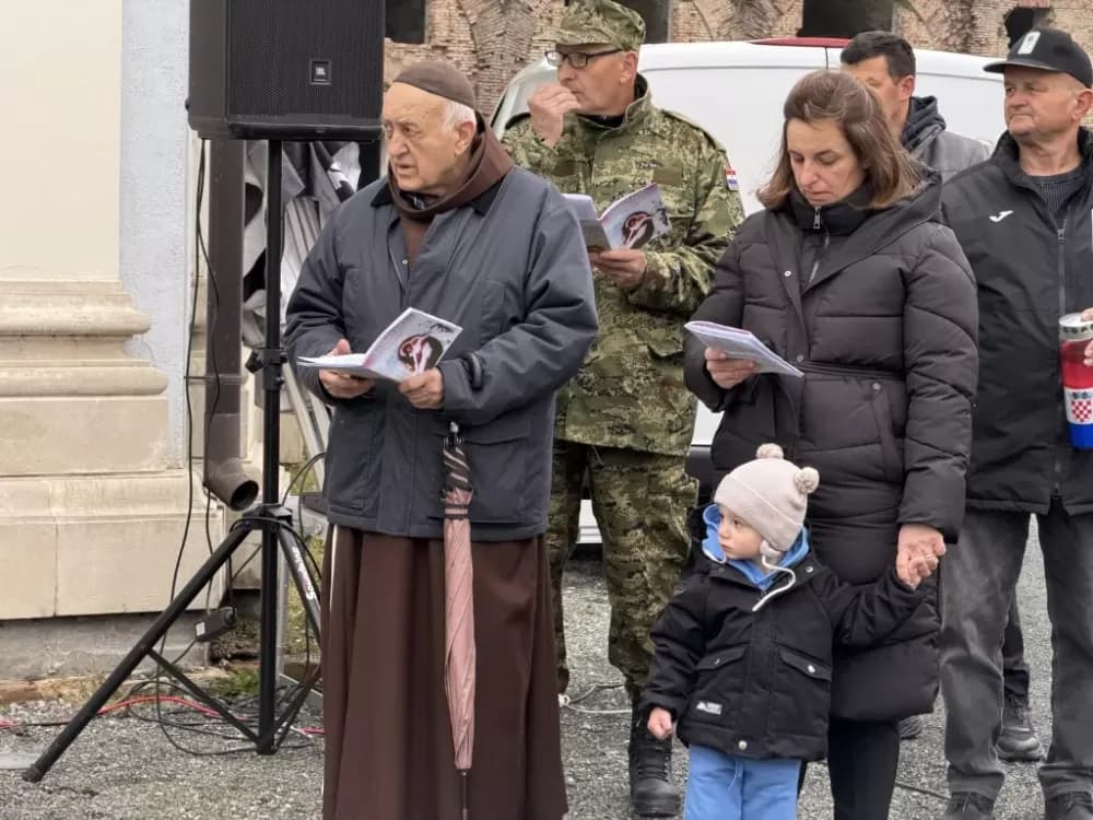 Križni put u Slavonskom Brodu: Branitelji, obitelji i građani u zajedničkoj molitvi