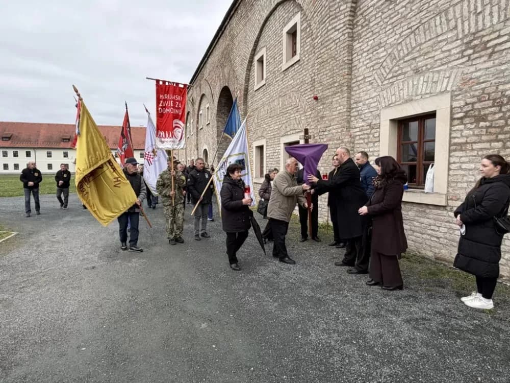 Križni put u Slavonskom Brodu: Branitelji, obitelji i građani u zajedničkoj molitvi
