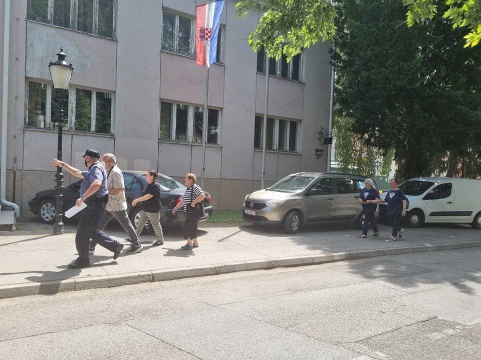 Križni put na požeškoj Kalvariji okupio brojne vjernike na Veliki petak