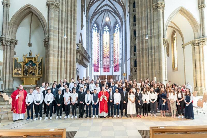 Križni put na požeškoj Kalvariji okupio brojne vjernike na Veliki petak
