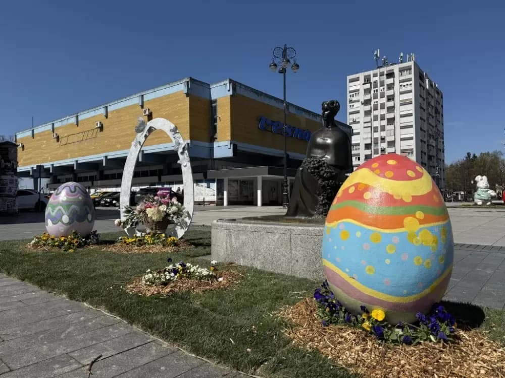 Uskrsna idila na ulicama Slaovonskog Broda: Šarene pisanice i veseli ukrasi za sve posjetitelje