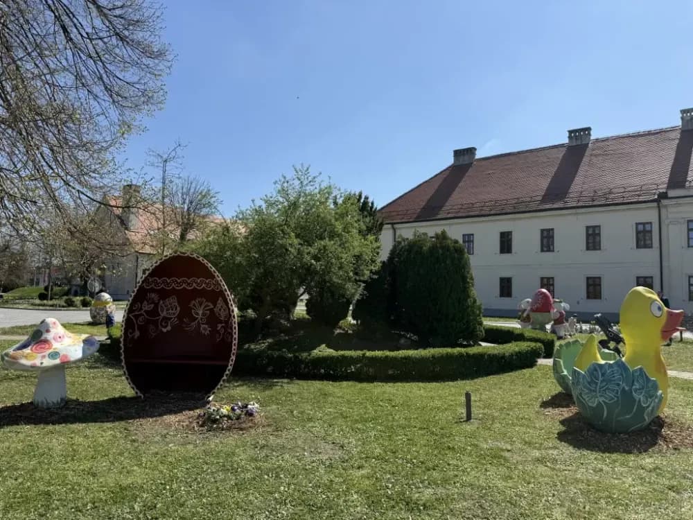 Uskrsna idila na ulicama Slaovonskog Broda: Šarene pisanice i veseli ukrasi za sve posjetitelje