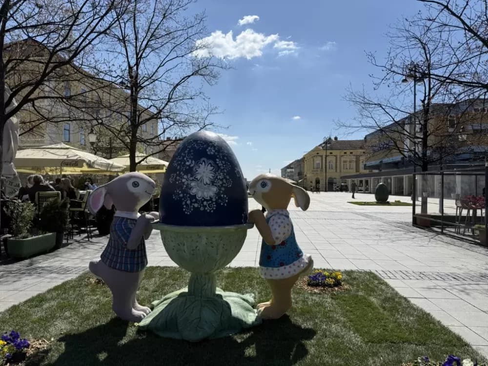 Uskrsna idila na ulicama Slaovonskog Broda: Šarene pisanice i veseli ukrasi za sve posjetitelje